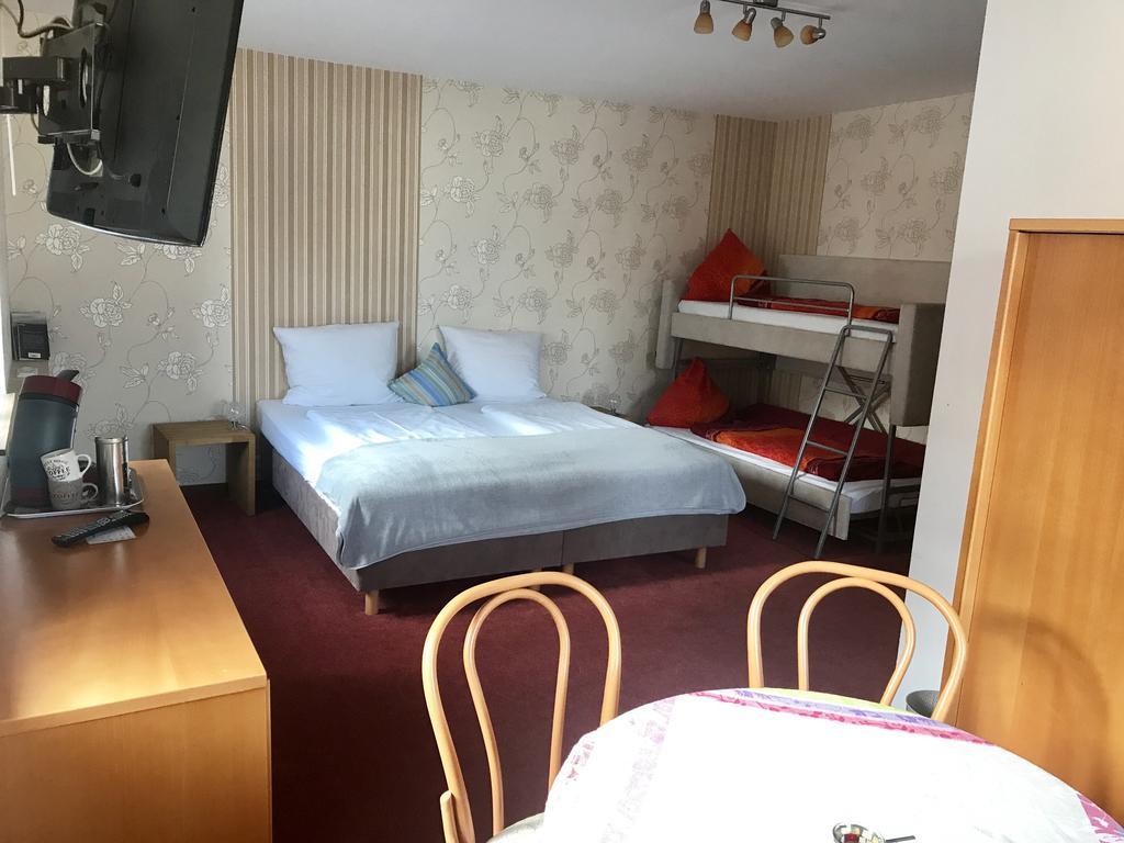 Bed & Rooms, Woergl Екстер'єр фото